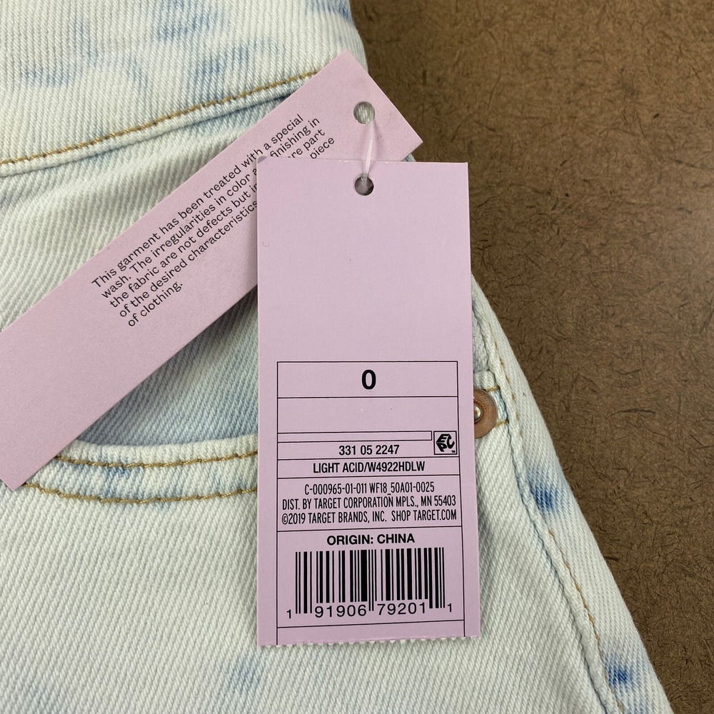 Wild Fable Women's Size 0/25 Light Acid Wash Cut Off Hi Rise Mom Jean Shorts NWT - Picture 3 of 8